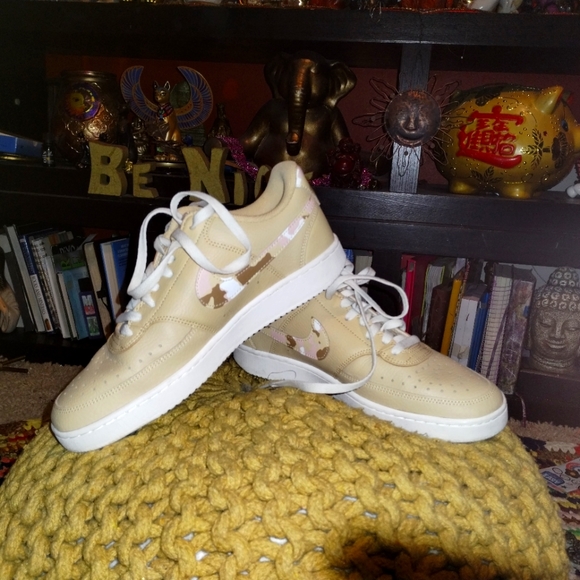 Need to downsize my closet - Picture 1 of 3